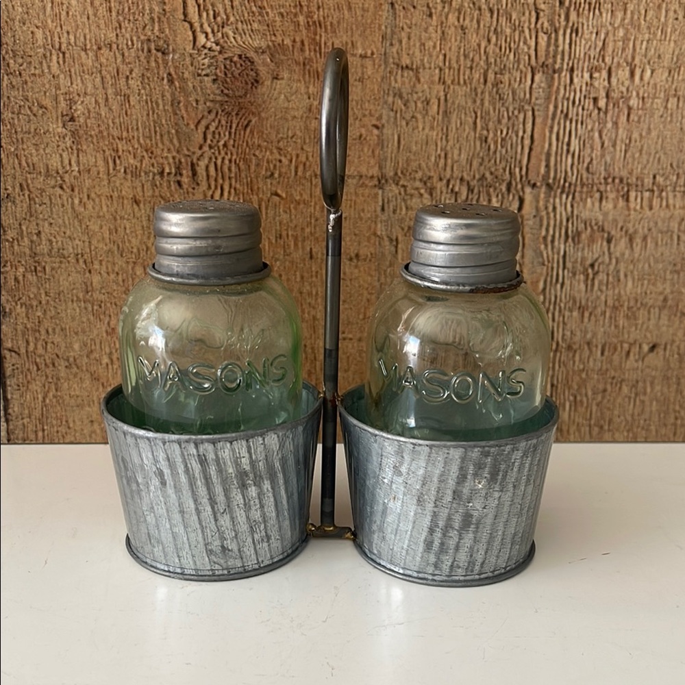 Farmhouse Glass Mason Jar Salt & Pepper Shaker Set In Galvanized Caddy Holder